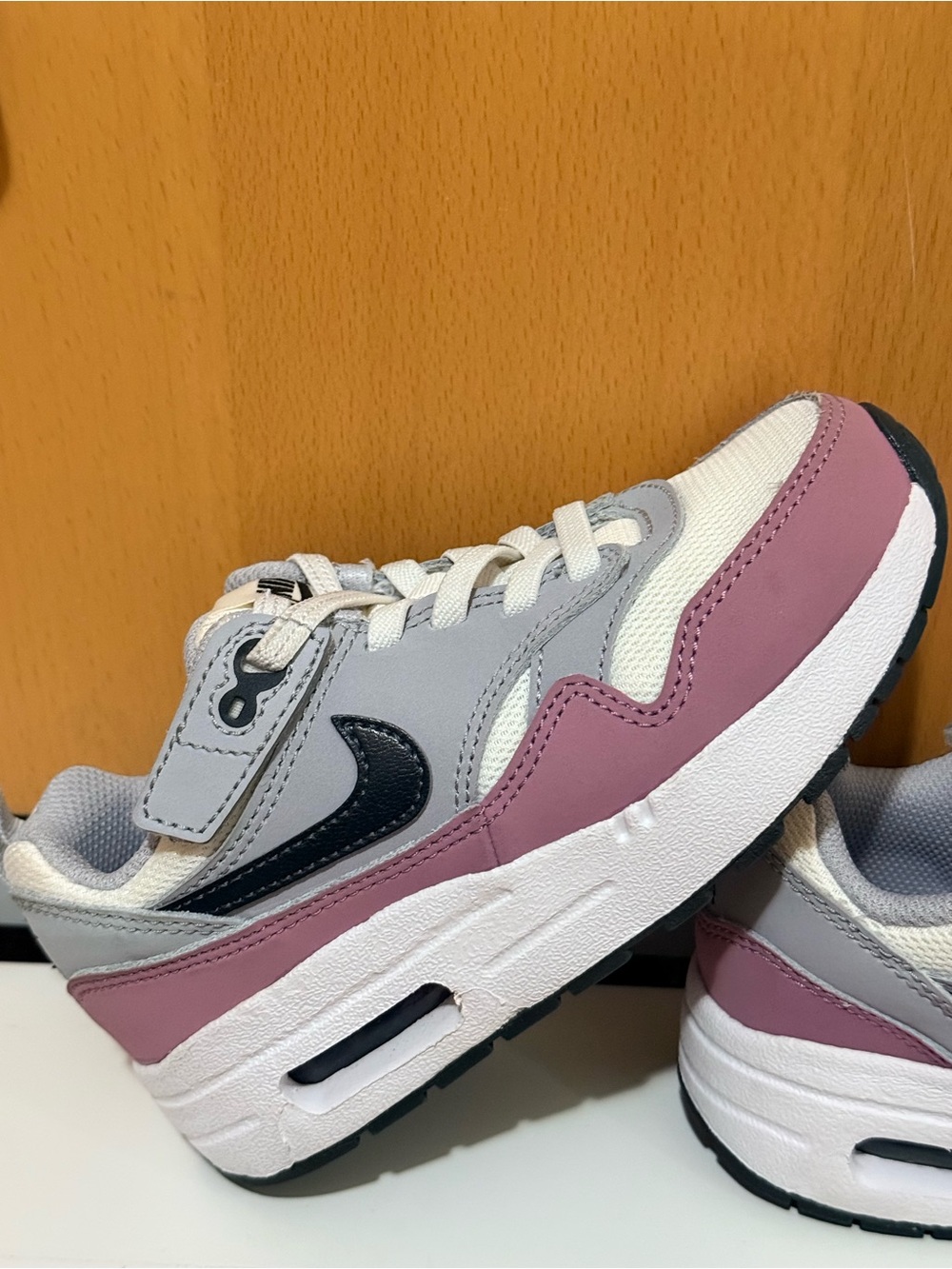 Nike Kids Sneakers in White, Light Gray & Mauve Pink. Nike air max 1 Easton